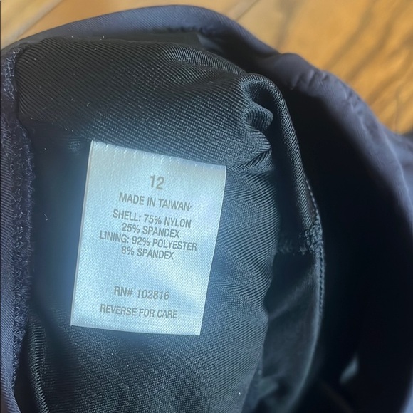 Garnet Hill Women's Black Active High-Neck One-Piece Swimsuit Size 12 - Picture 12 of 12